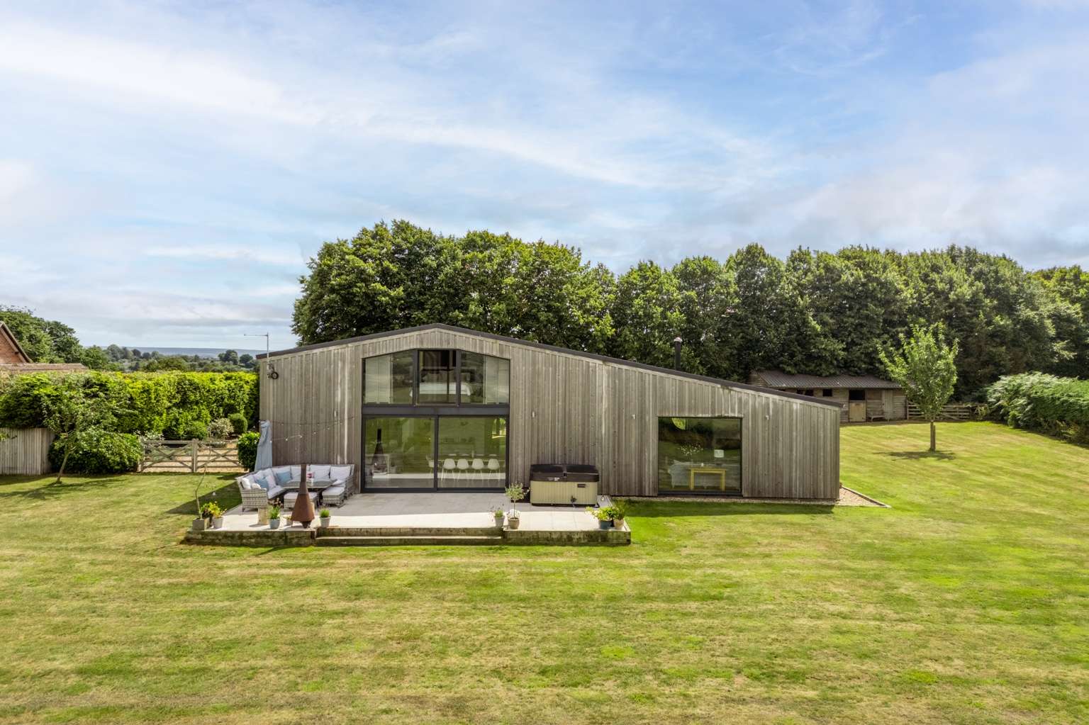 Contemporary Devon home in landscaped grounds